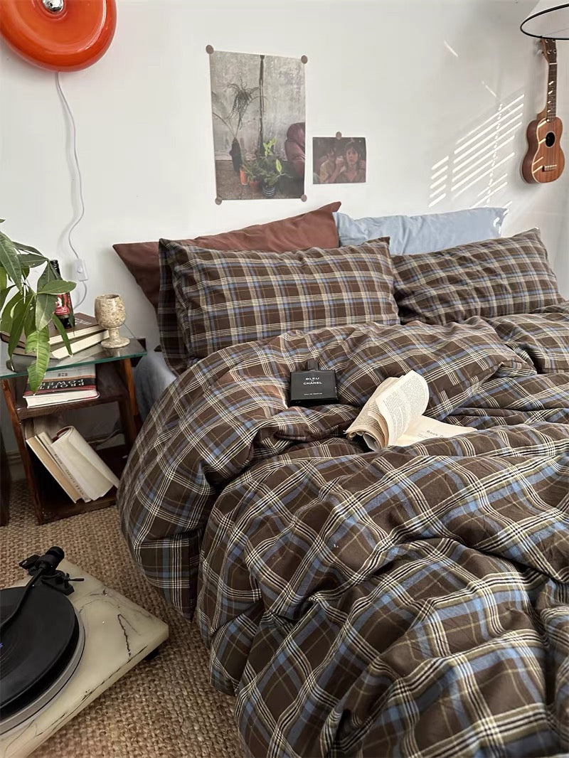 Vintage Plaid Bedding Set