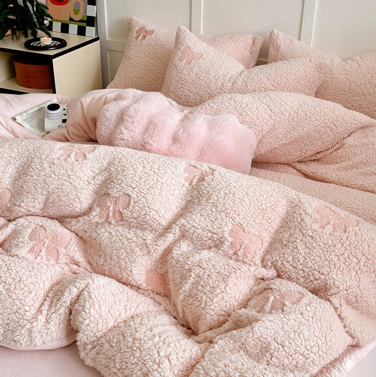 Embroidered Bows Sherpa Bedding Set