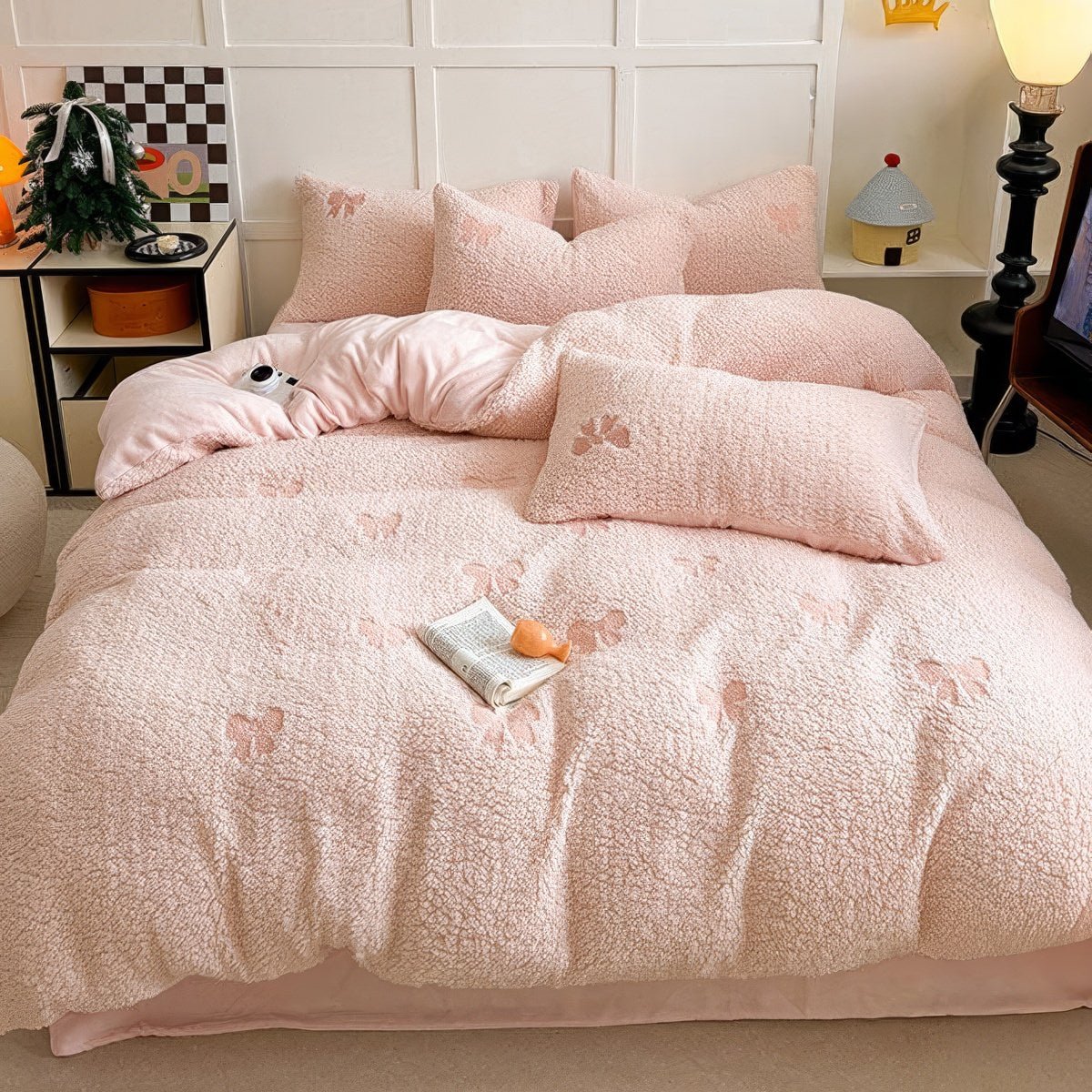 Embroidered Bows Sherpa Bedding Set