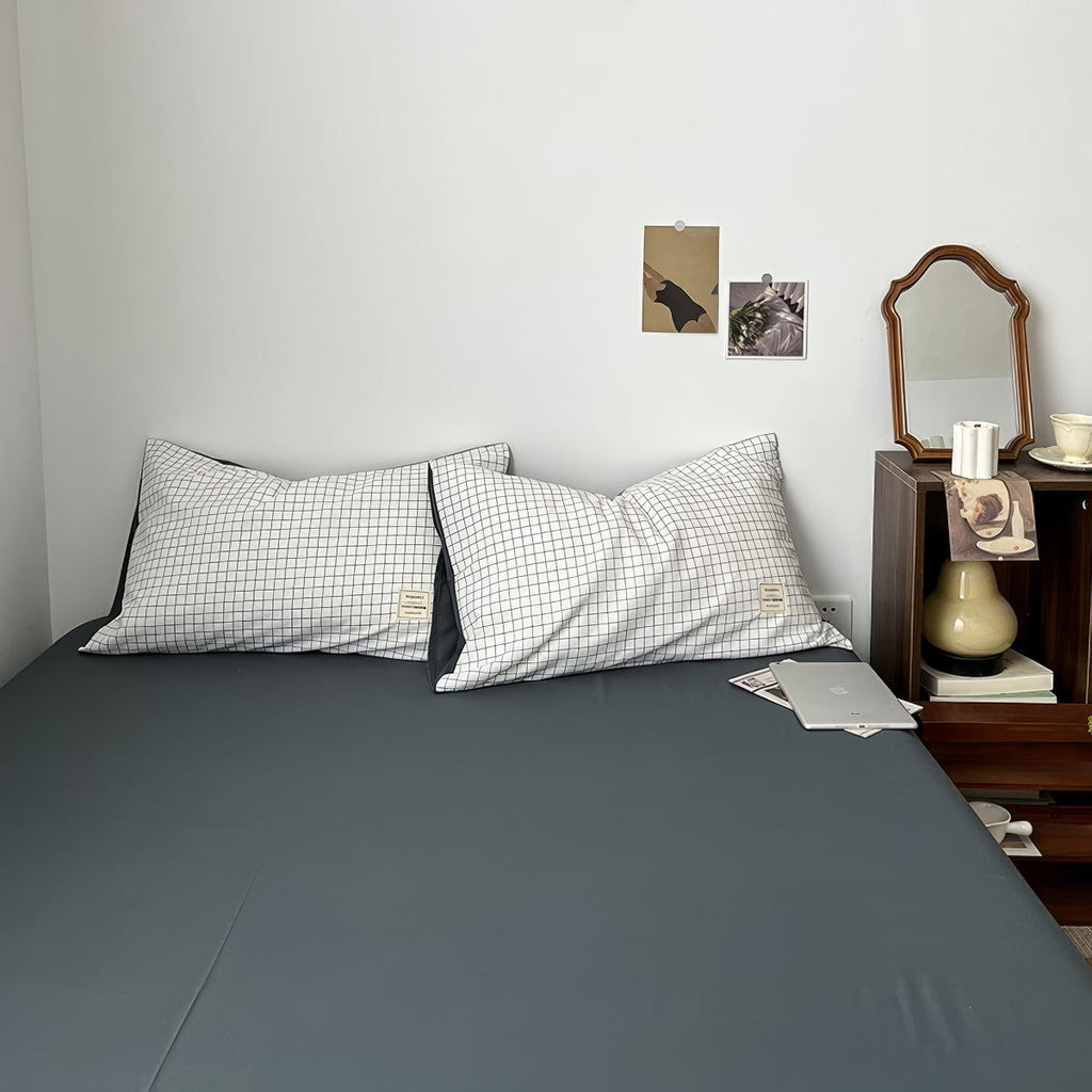 Minimalist White Grid Bedding Set