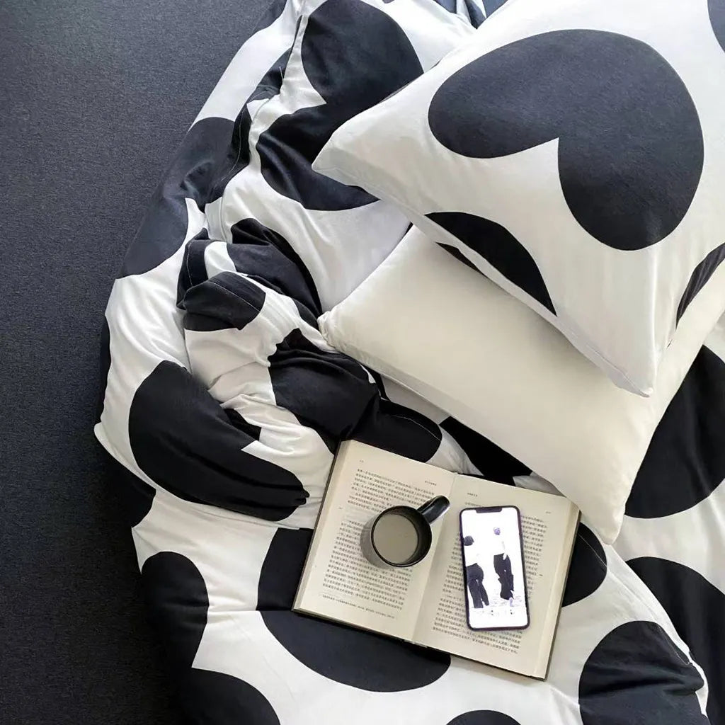 Oversized Heart Print Bedding Set