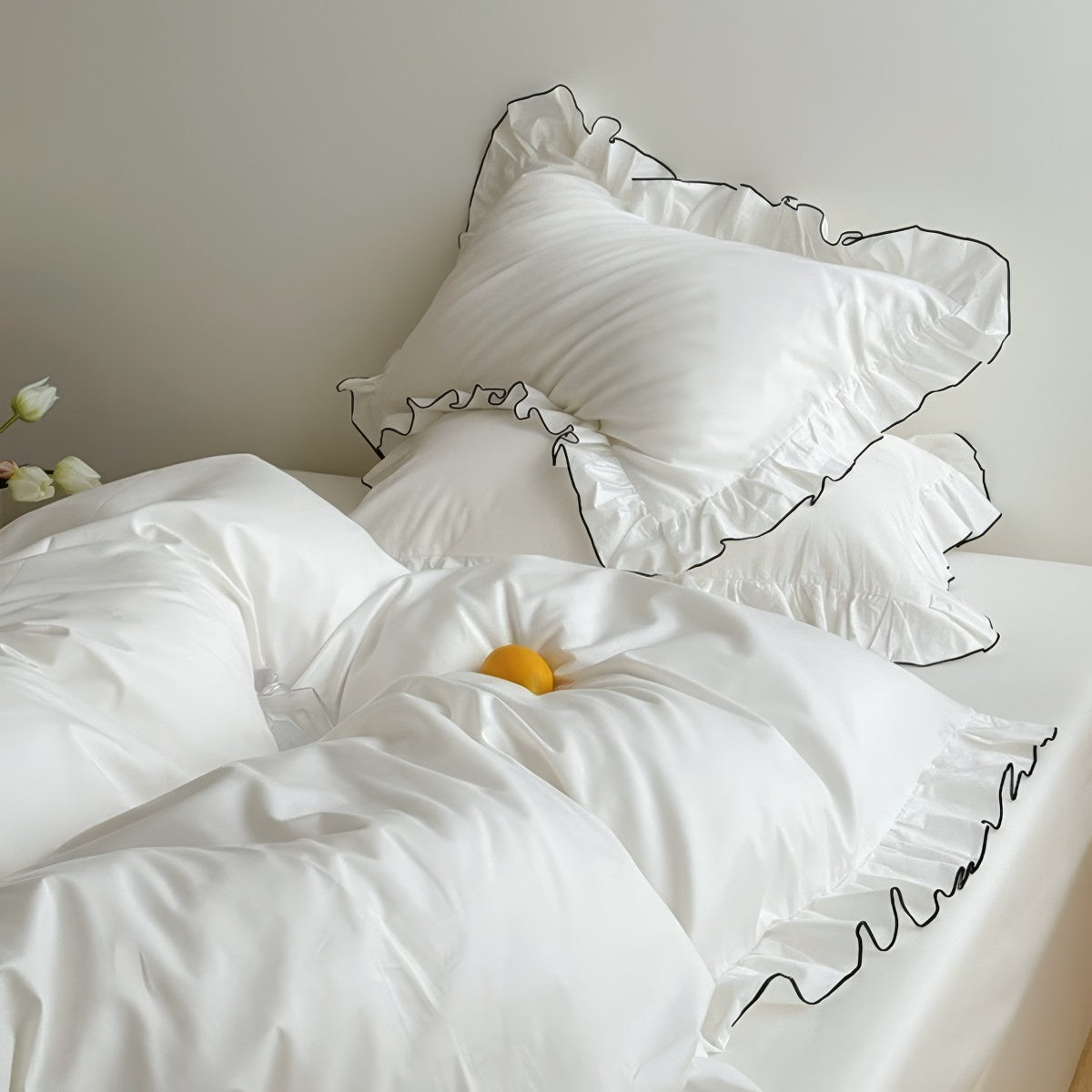 Simple White Ruffle Edge Bedding Set