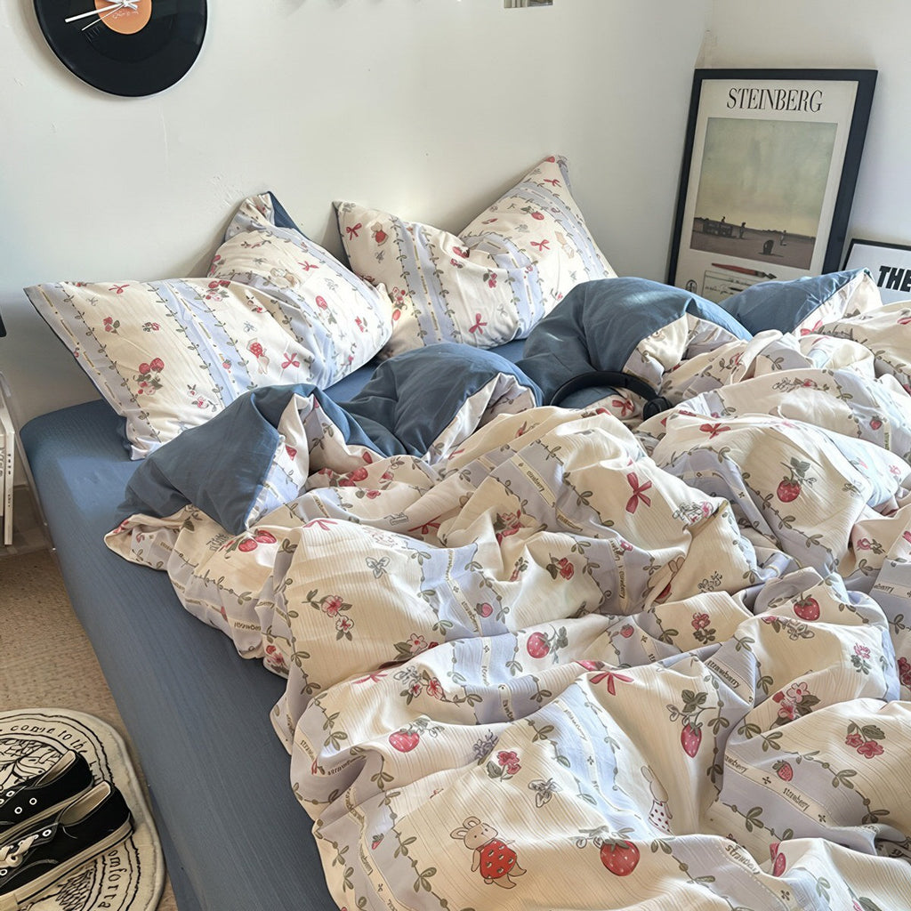 Vintage Strawberry Floral Bedding Set