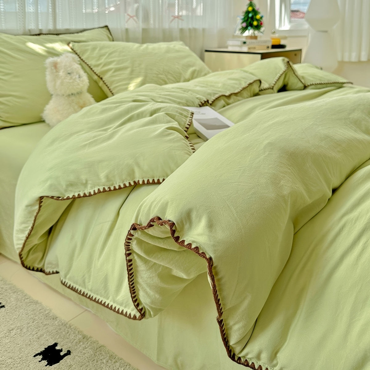 Plain Stitched Shell-Edge Bedding Set