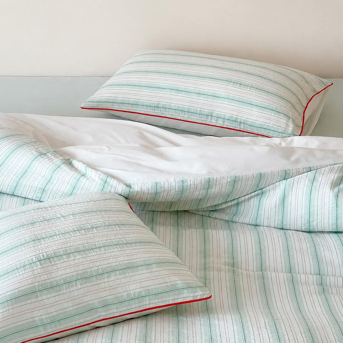Vintora Mint Green Striped Red-Trimmed Cotton Bedding Set for All Seasons G121