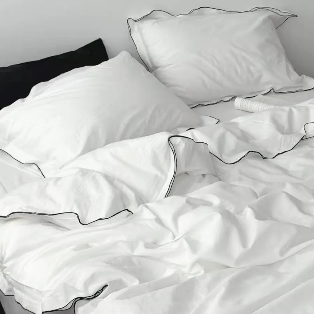 Contrast Flange Bedding Set