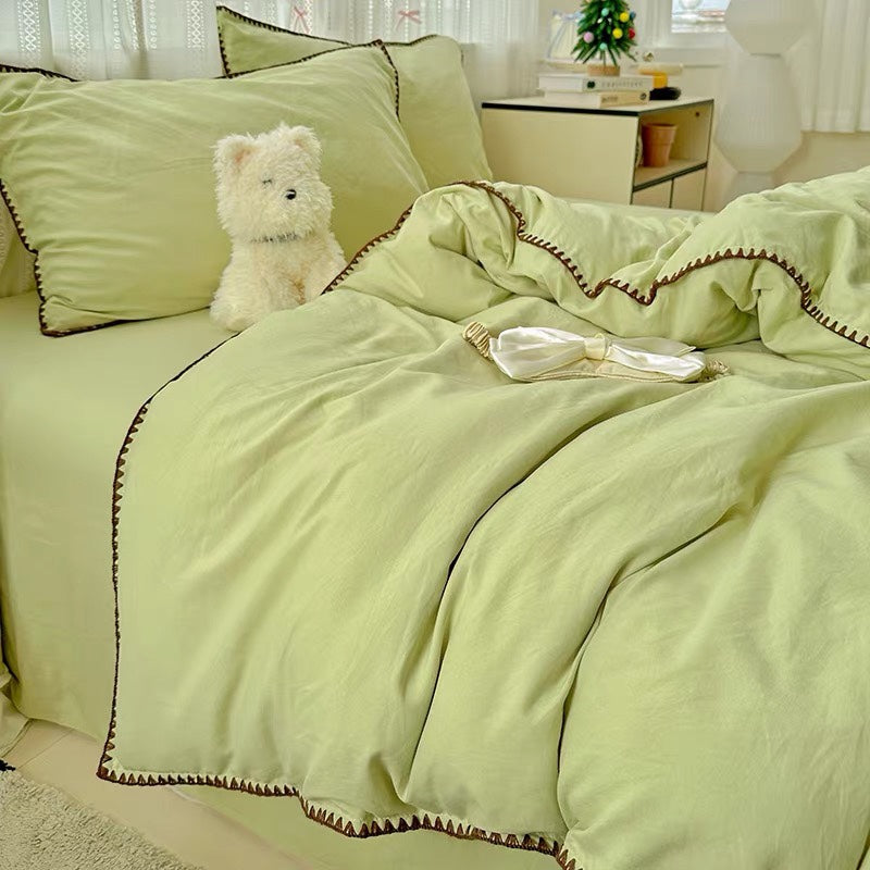 Plain Stitched Shell-Edge Bedding Set