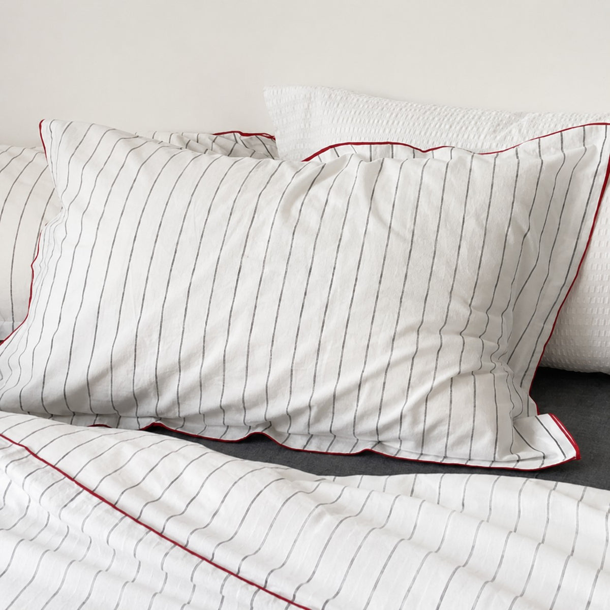 Vintora Minimalist White Striped Washed Cotton Bedding Set for Everyday Comfort G116