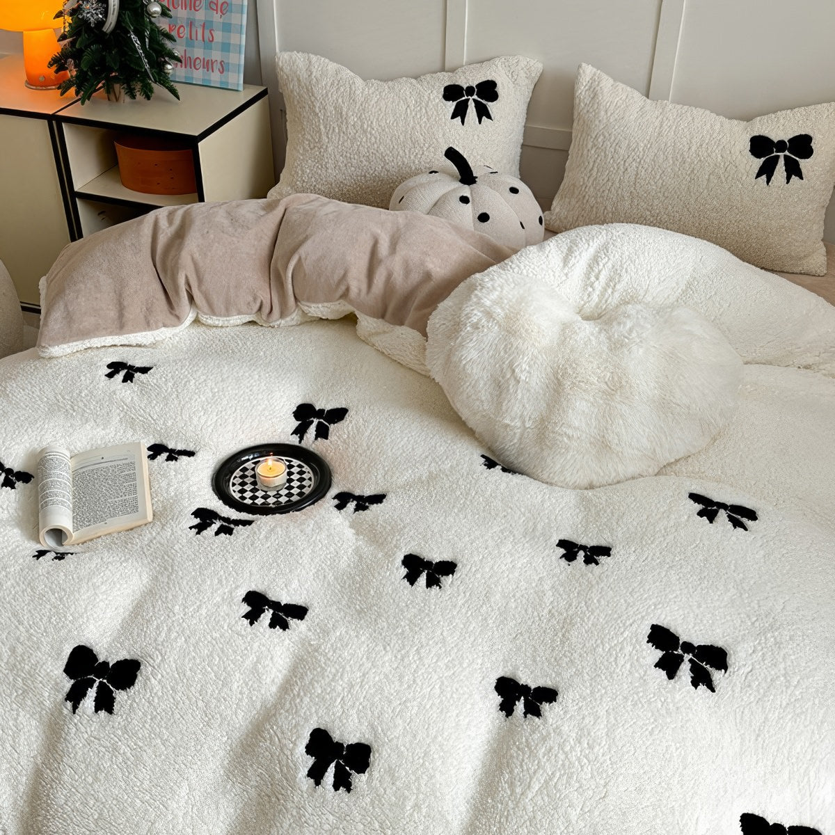 Embroidered Bows Sherpa Bedding Set