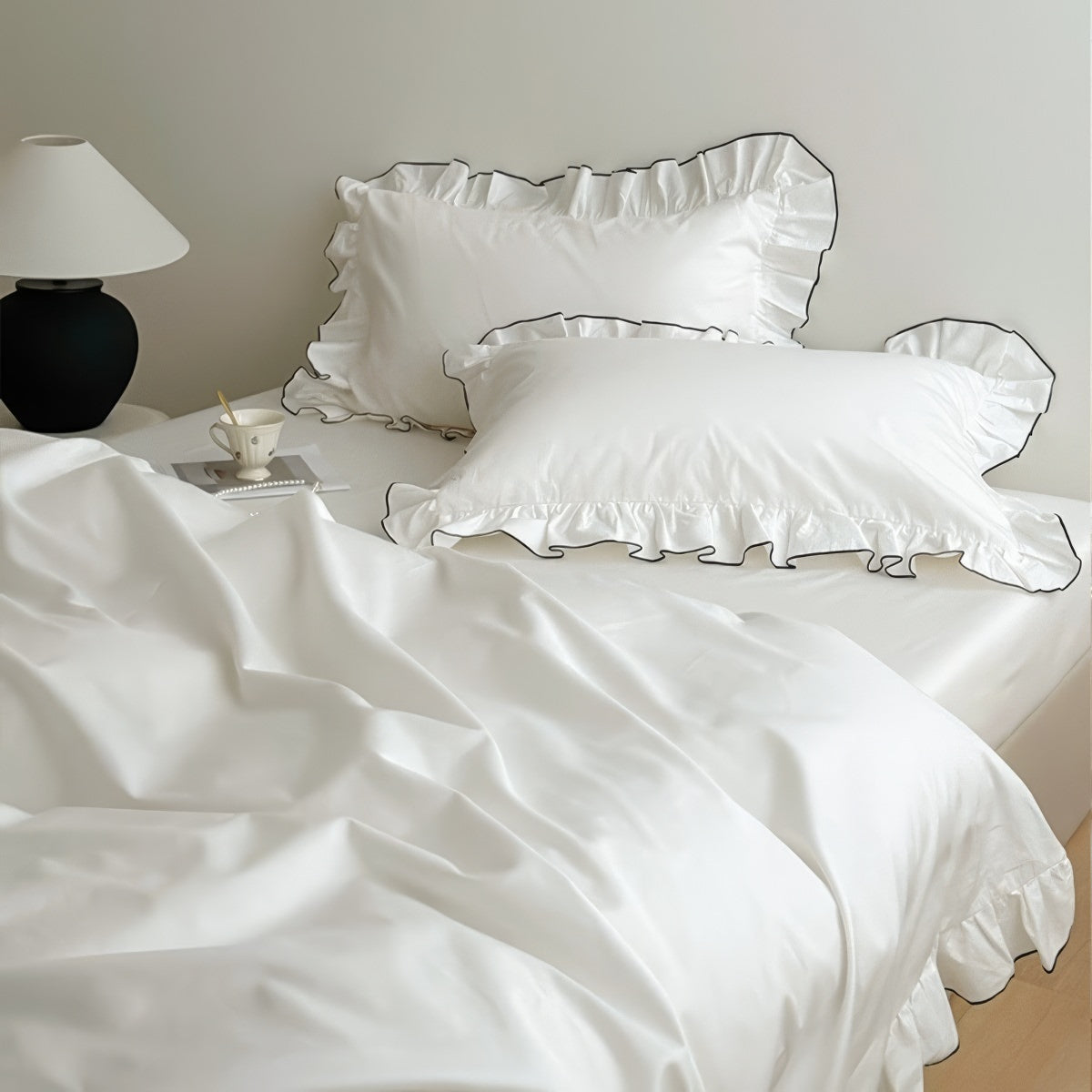 Simple White Ruffle Edge Bedding Set