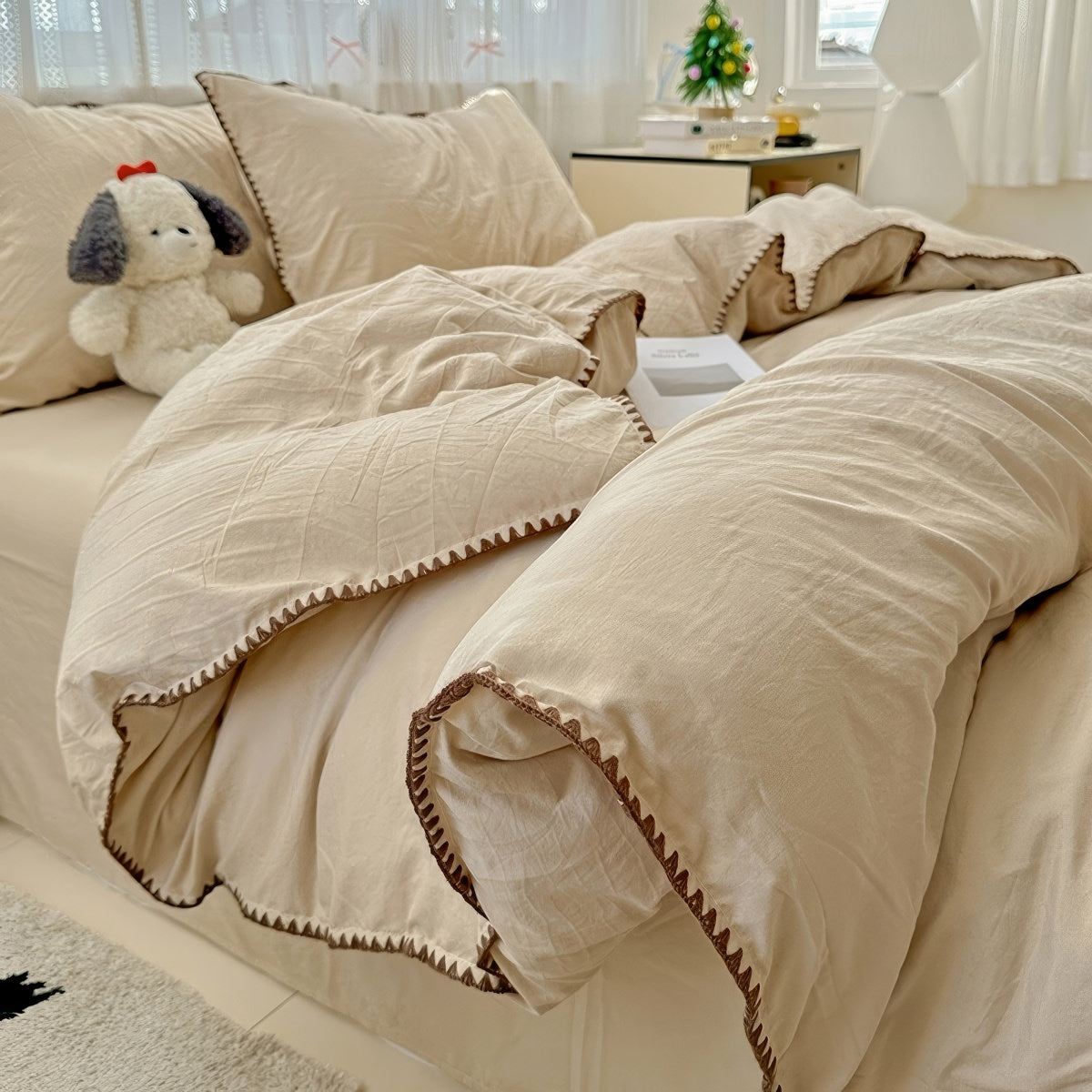 Plain Stitched Shell-Edge Bedding Set
