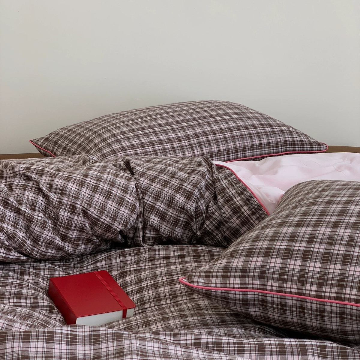 Vintora Retro Inspired Plaid Cotton Bedding Set with Breathable Washed Cotton G103