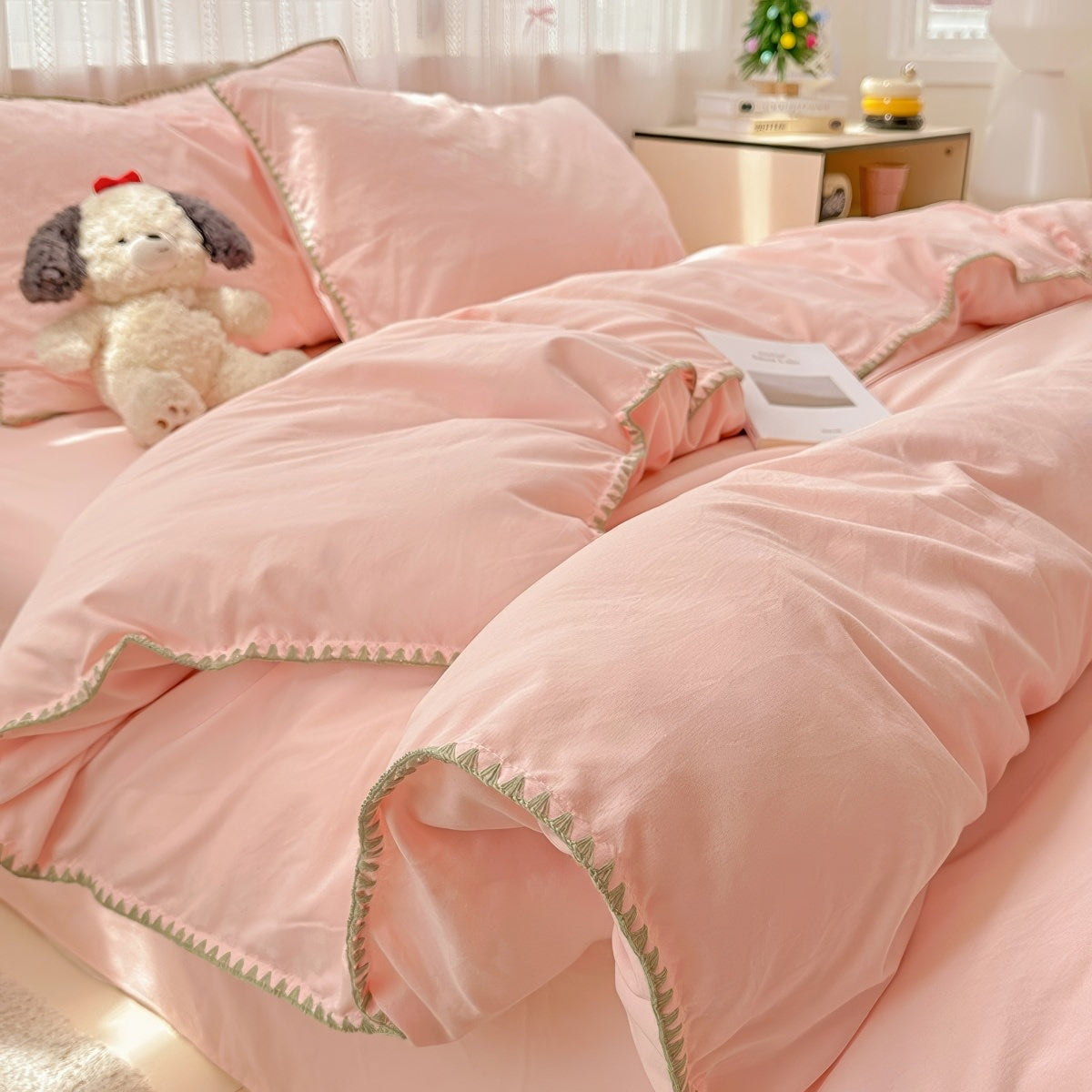 Plain Stitched Shell-Edge Bedding Set