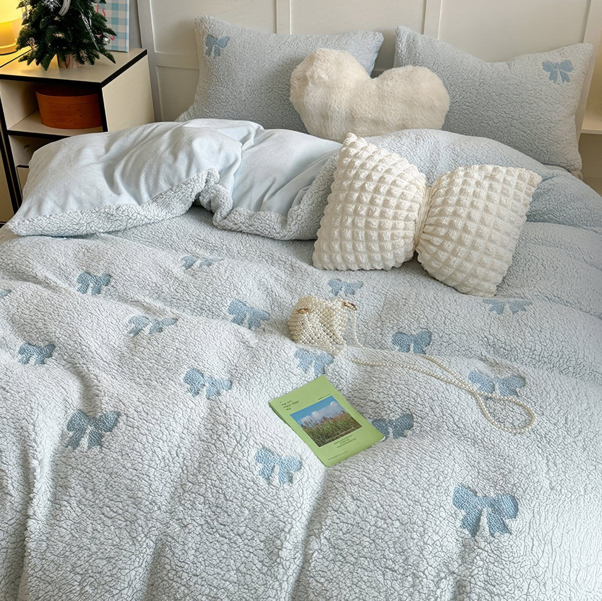 Embroidered Bows Sherpa Bedding Set