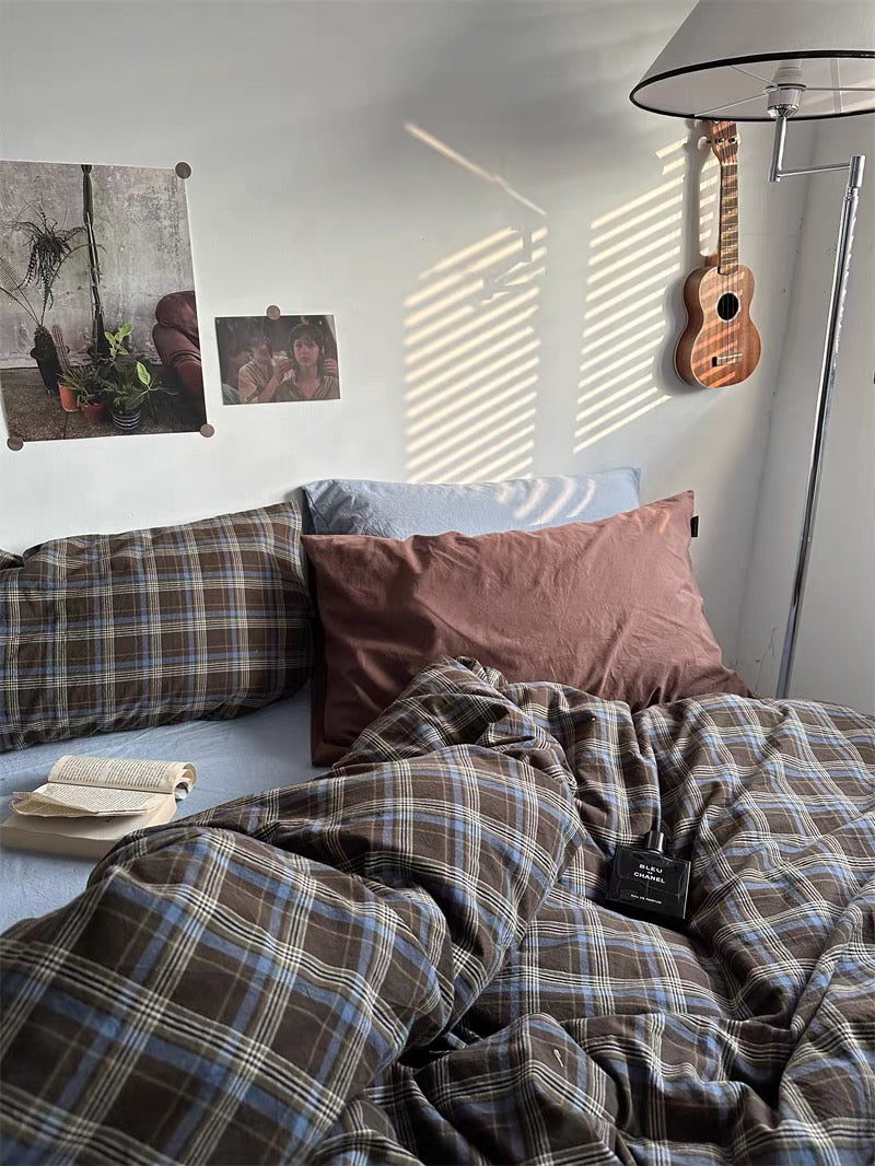 Vintage Plaid Bedding Set