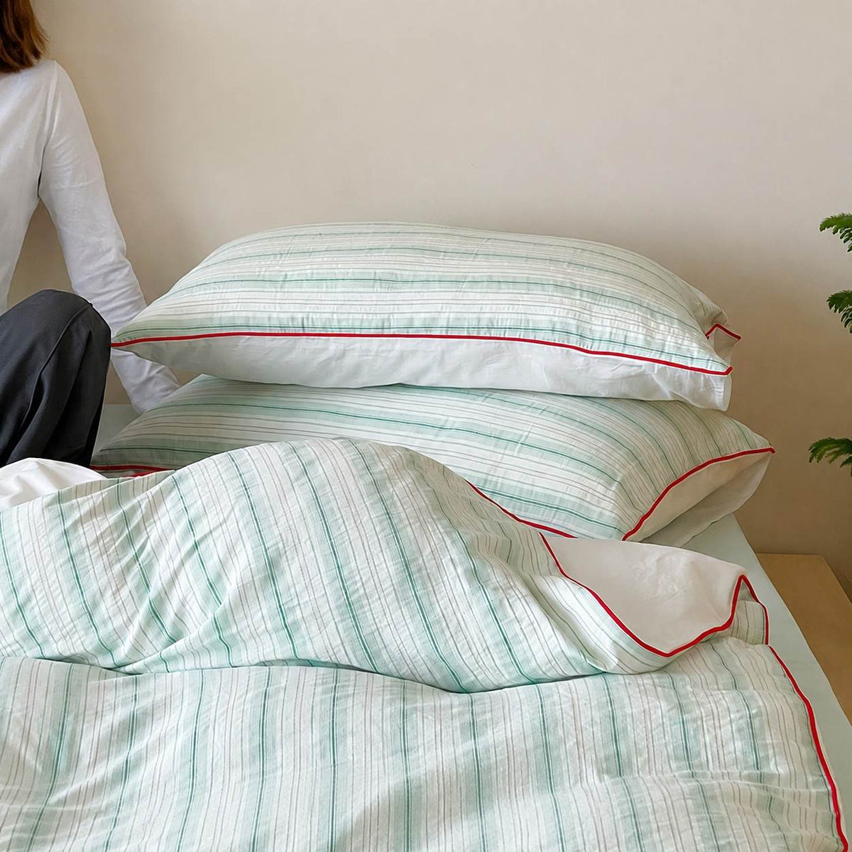 Vintora Mint Green Striped Red-Trimmed Cotton Bedding Set for All Seasons G121