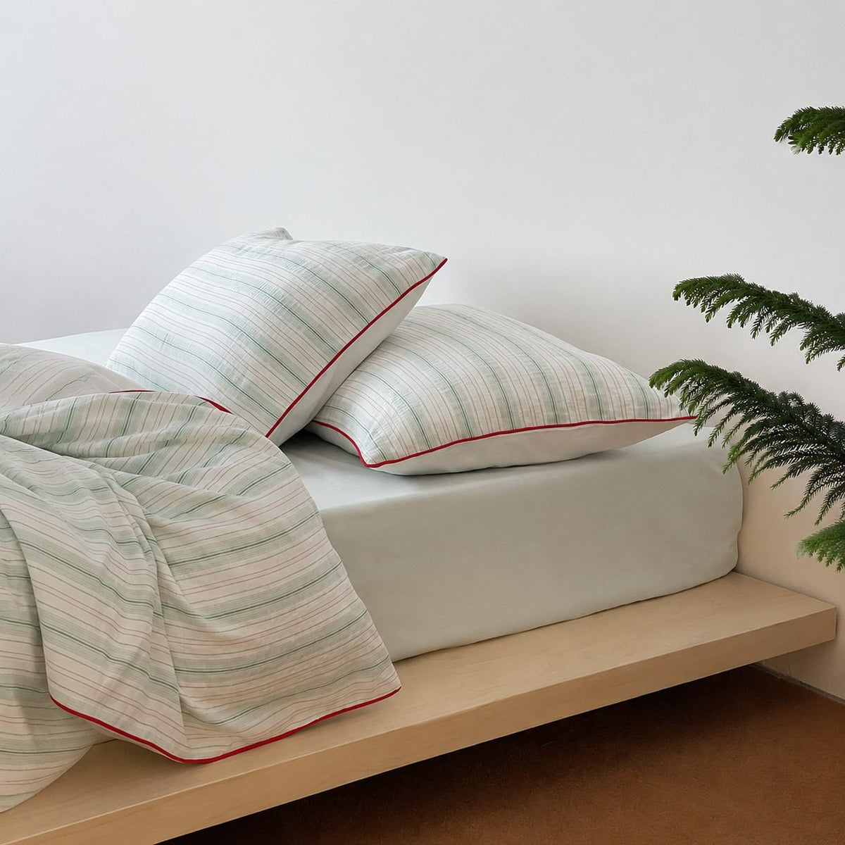 Vintora Mint Green Striped Red-Trimmed Cotton Bedding Set for All Seasons G121