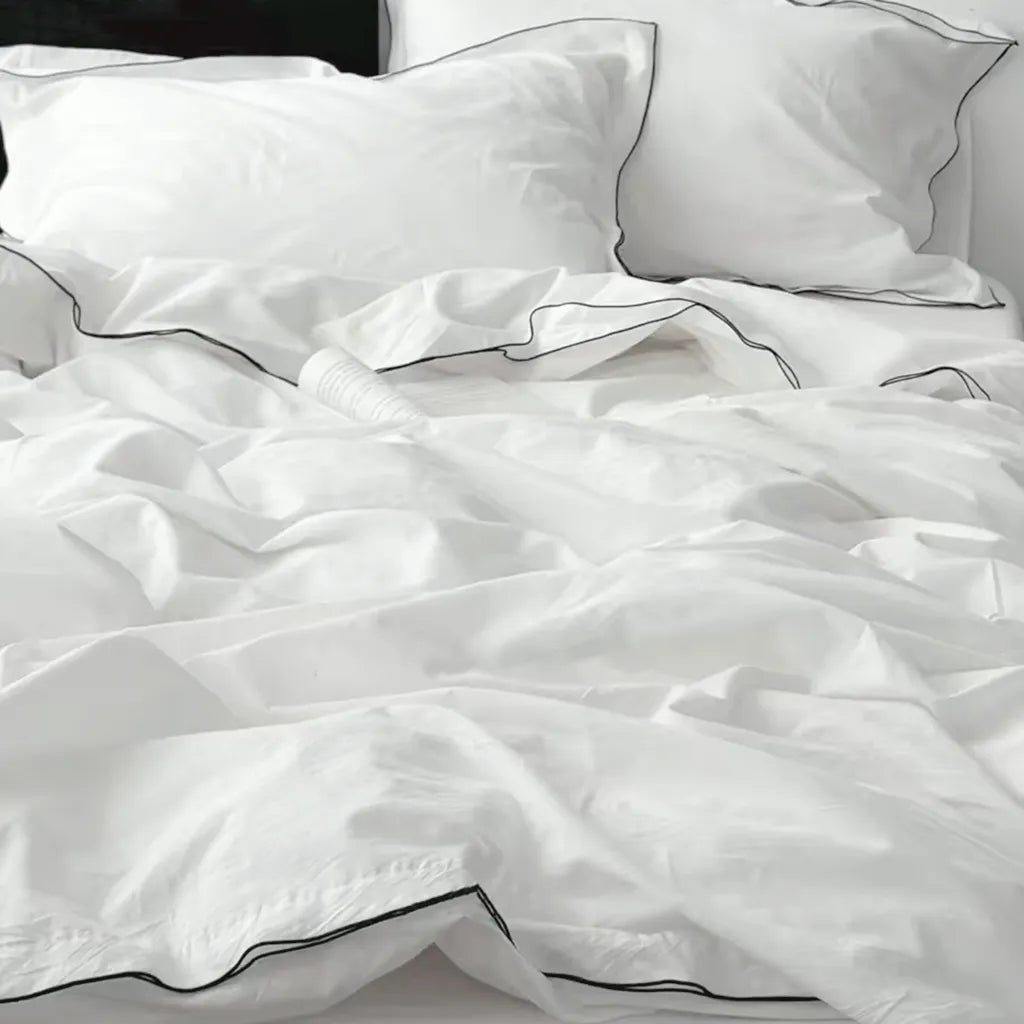 Contrast Flange Bedding Set