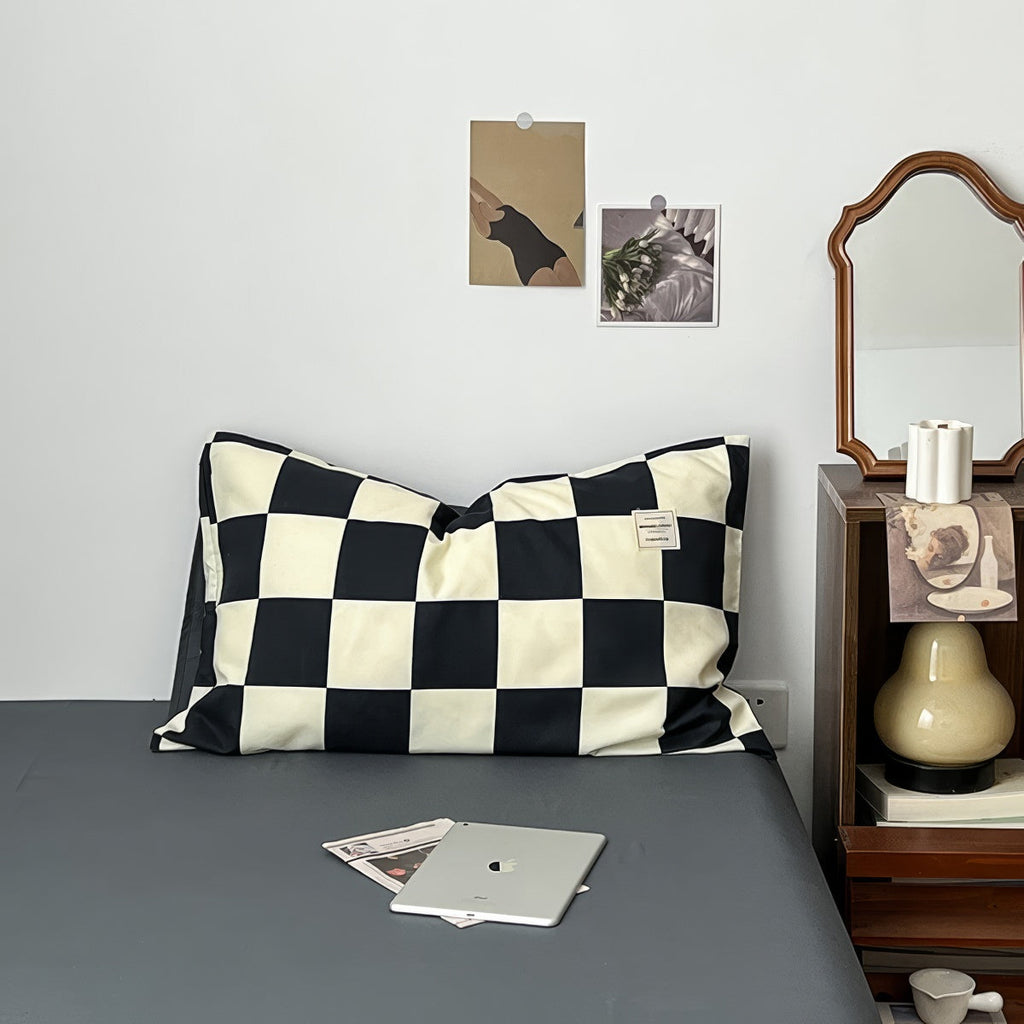 Black & Cream Checkered Bedding Set