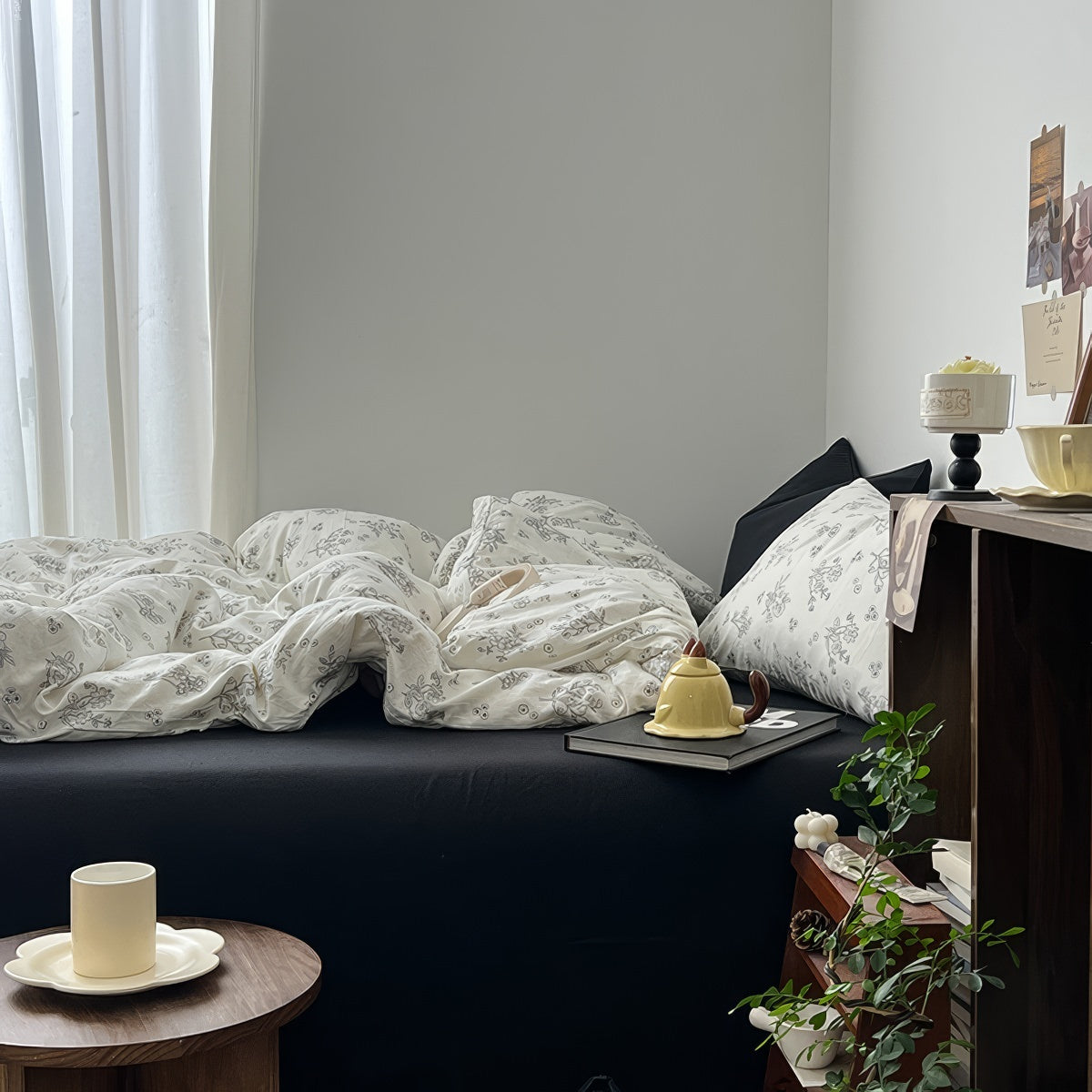 Black Outline Flowers Bedding Set
