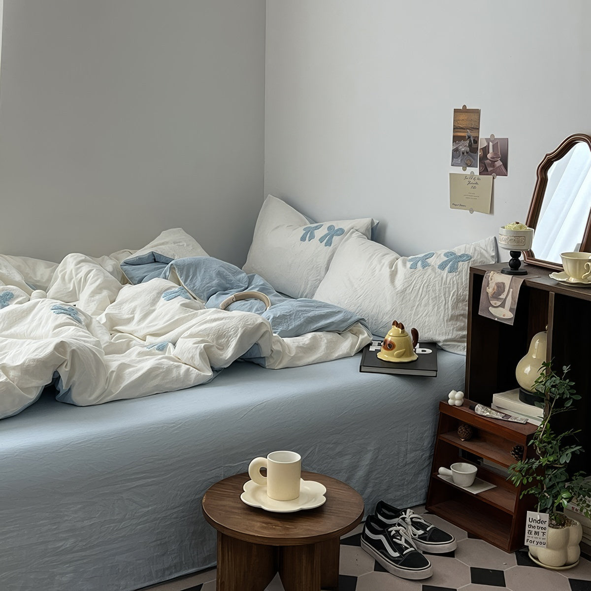 Vintage Blue Tufted Bows Bedding Set
