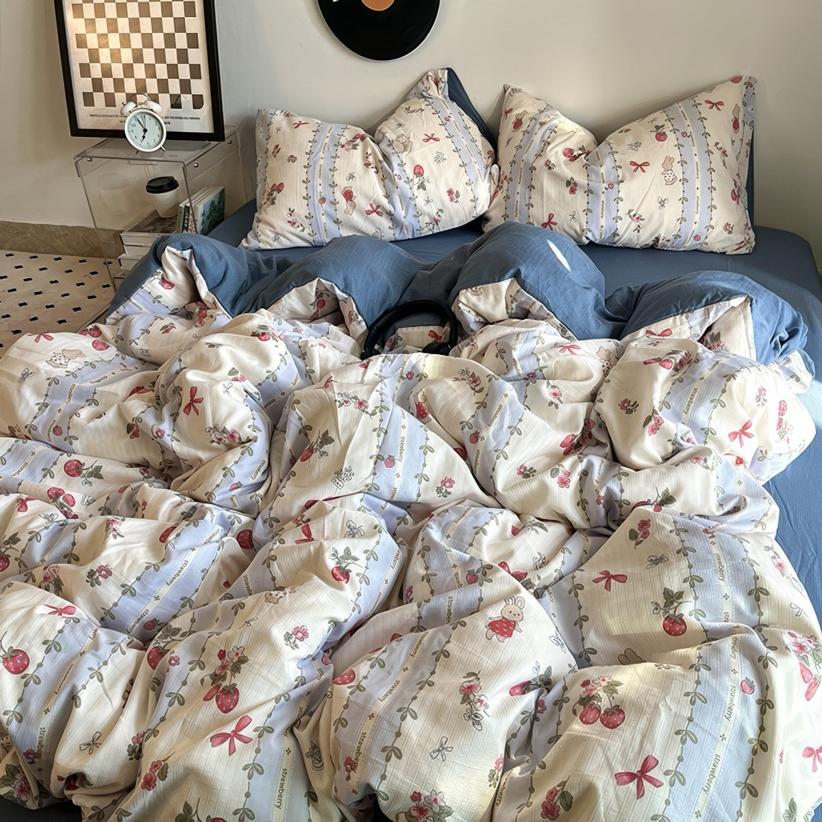 Vintage Strawberry Floral Bedding Set